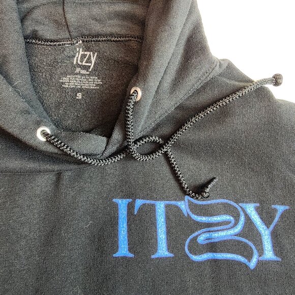 Rare ITZY First World Tour Hoodie Mens Small - Picture 3 of 7